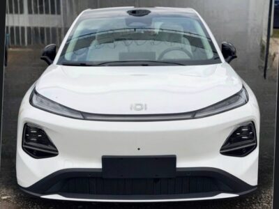 Image 1 (2026 Changan Nevo Q05 (2).jpg): Front view of the 2026 Changan Nevo Q05 in Moonlight Silver showing the closed front grille and split LED headlights.