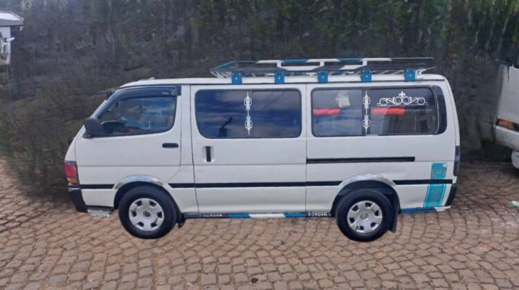 2004 TOYOTA HIACE 5L MINIBUS