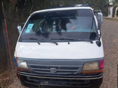 1: Front view of white 2004 Toyota HiAce H100 Commuter minibus for sale in Addis Ababa Ethiopia