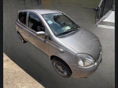 1:Silver Metallic 2004 Toyota Vitz XP10 front right quarter view with alloy wheels