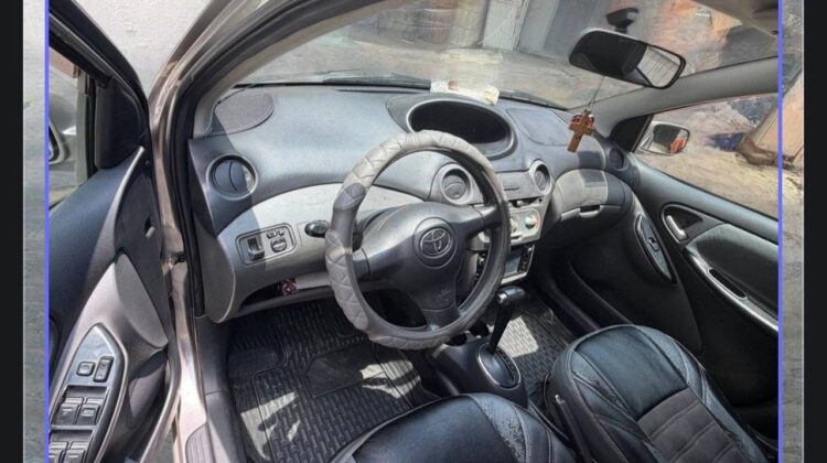2004 Toyota Vitz subcompact