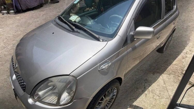 2004 Toyota Vitz subcompact
