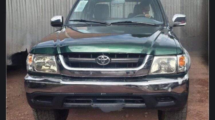 2004 TOYOTA HILUX EXTRA CAB