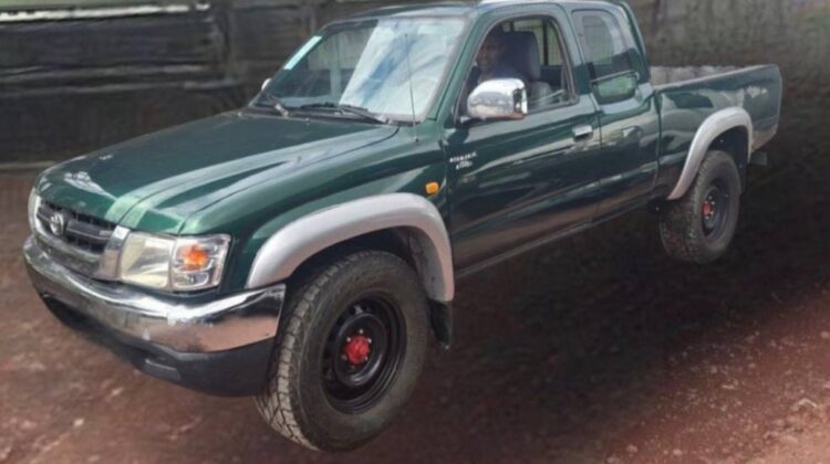 2004 TOYOTA HILUX EXTRA CAB