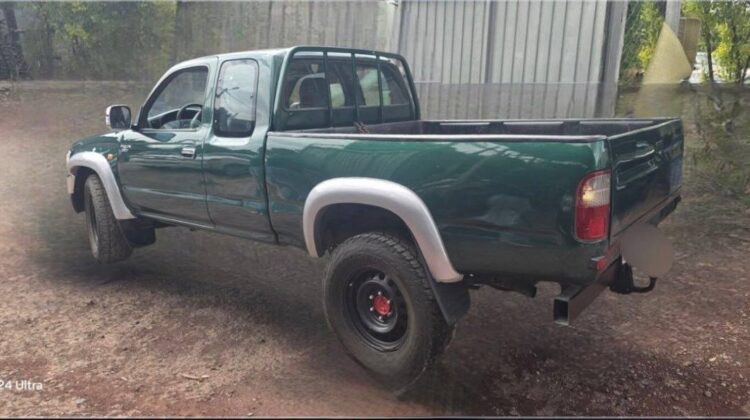 2004 TOYOTA HILUX EXTRA CAB