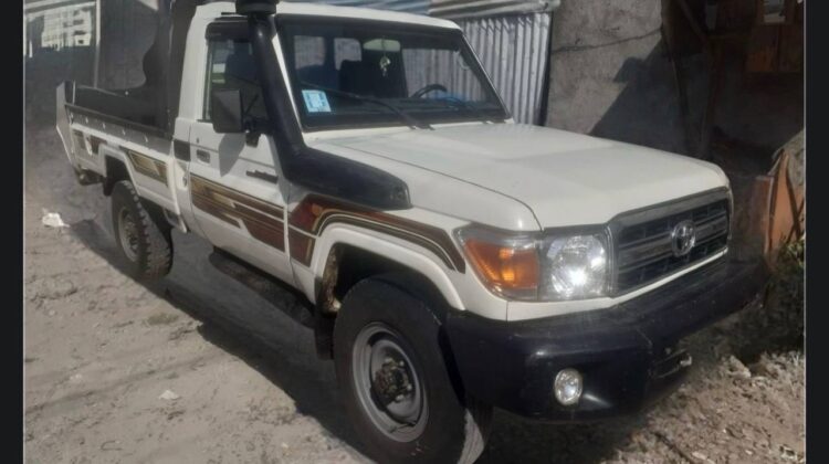 Toyota Land Cruiser (LC79) single-cab pickup truck