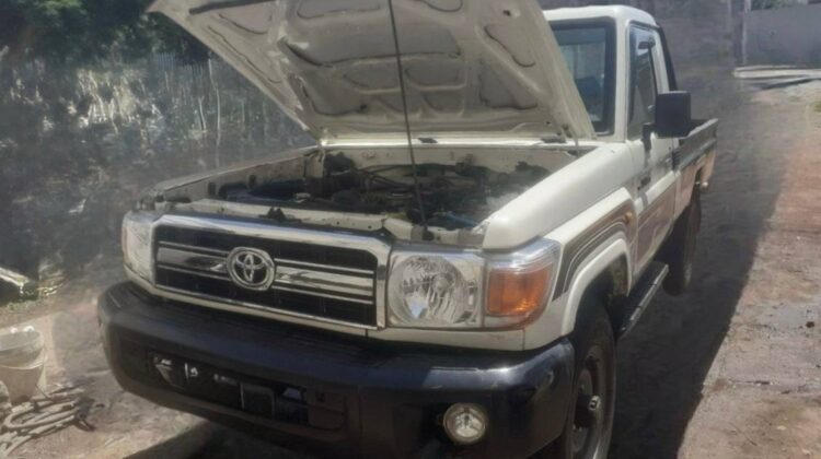 Toyota Land Cruiser (LC79) single-cab pickup truck