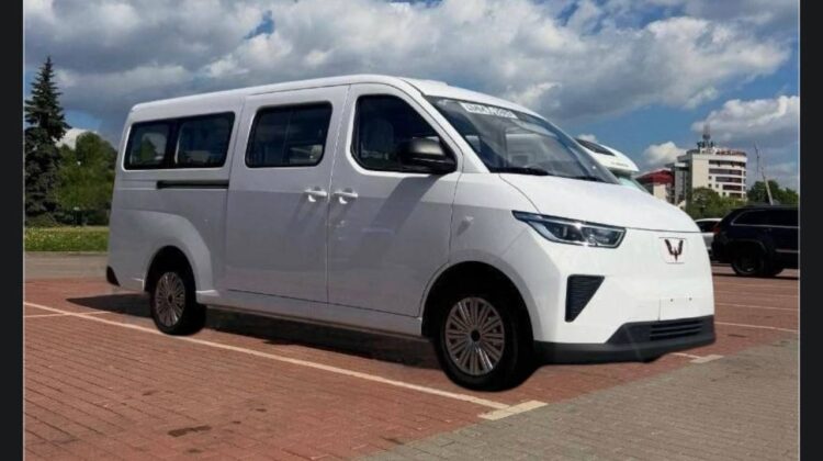 Wuling Yangguang EV Passenger Van