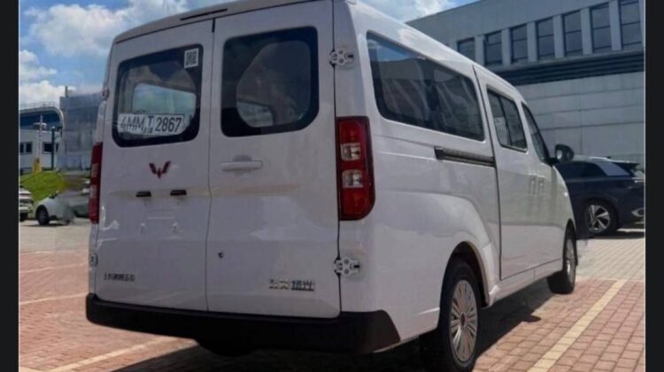 Wuling Yangguang EV Passenger Van
